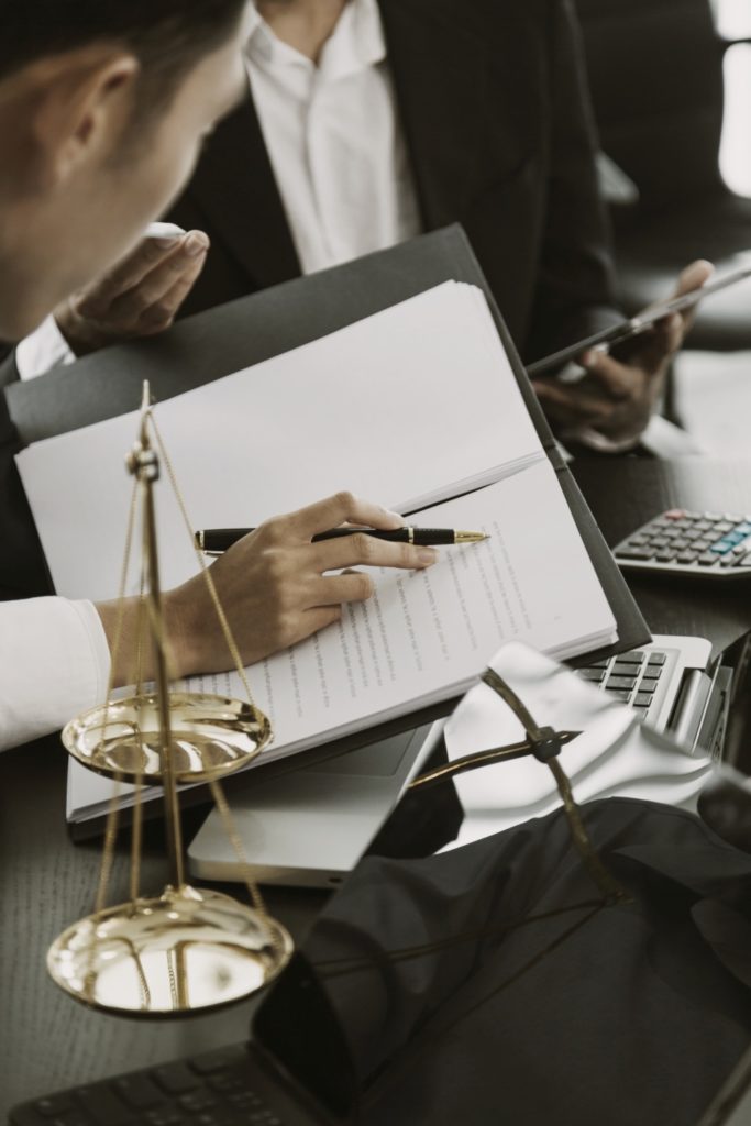 Droit commercial, droit des contrats et droit économique